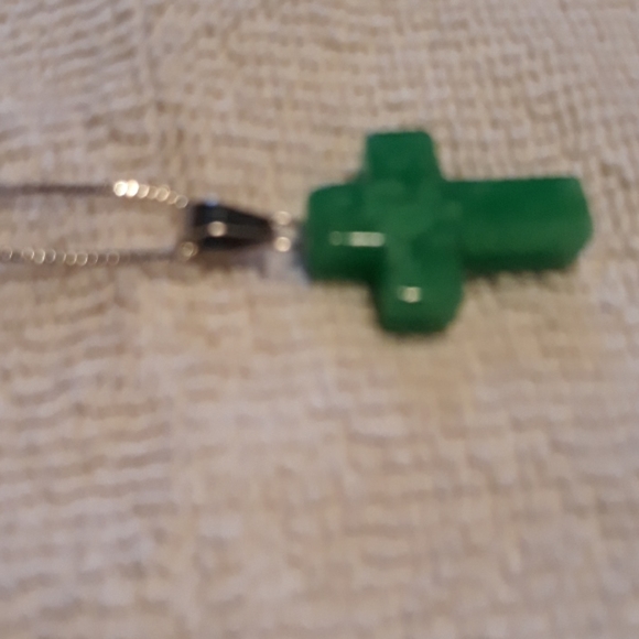 Xunbei silver green cross necklace - Picture 4 of 5